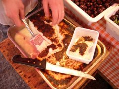 Catania　カターニャの市場で自家製のリコッタチーズを売る